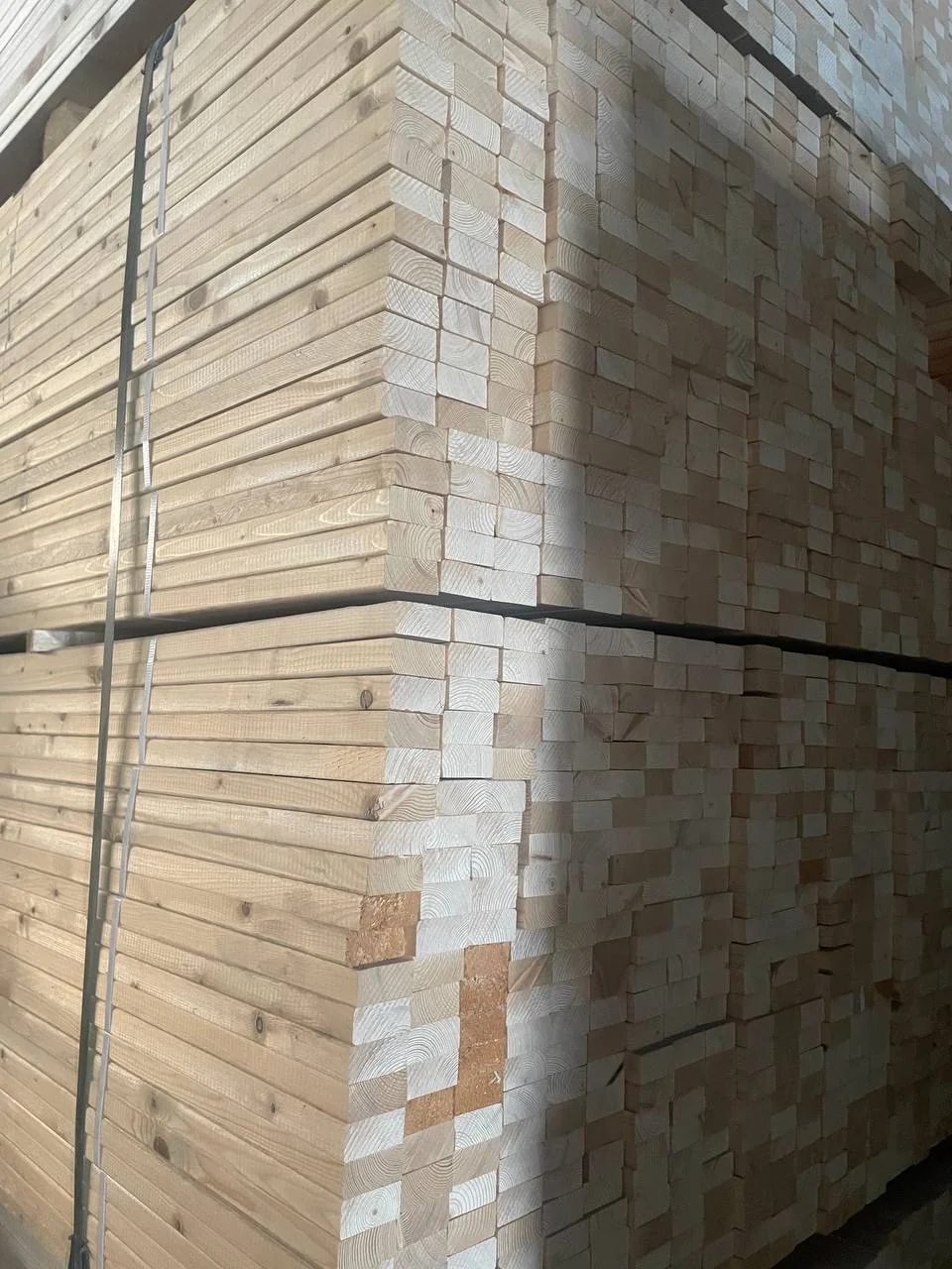 Брус 20x40x3 м сухой строганный