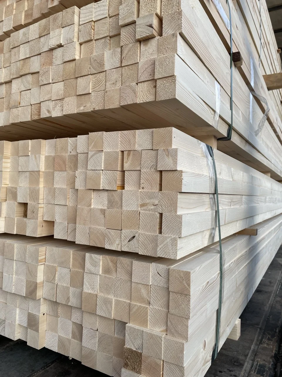 Брус  40x40x3 м сухой строганный